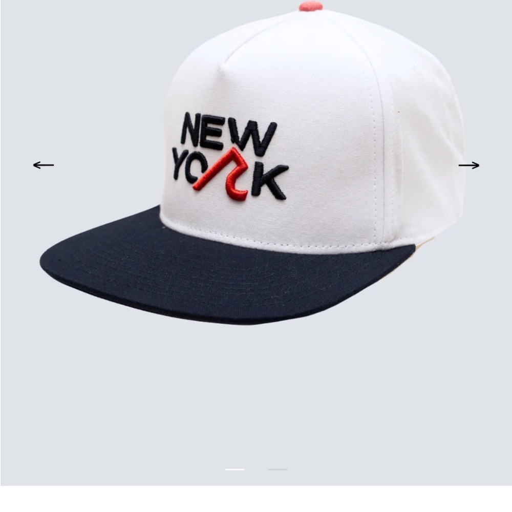 Redvanly NWOT SnapBack